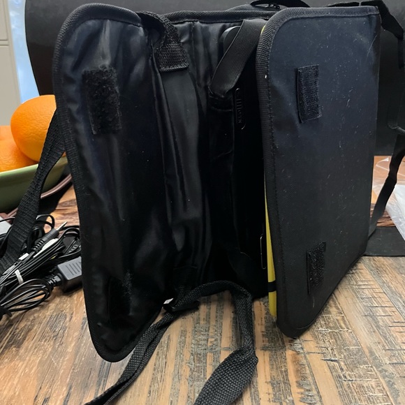 Cinematix Yellow Portable DVD Player & Bag - Picture 8 of 10